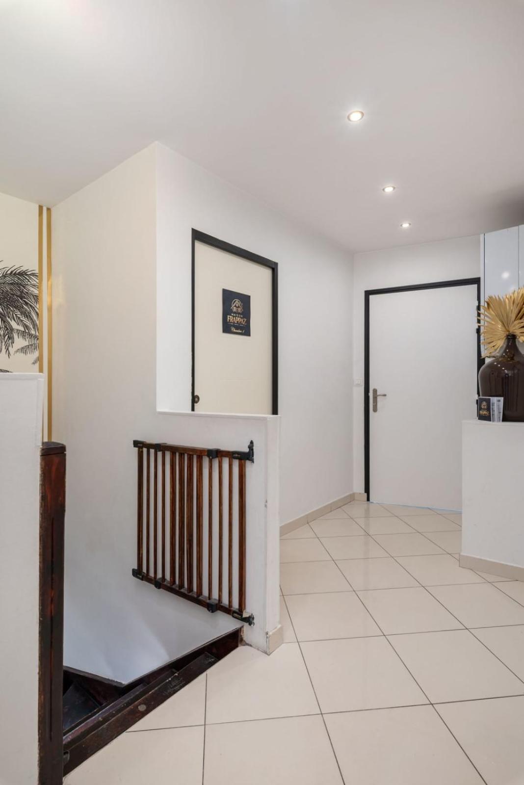 Maison Frappaz - 4 Bedrooms With Garden Βιλερμπάν Εξωτερικό φωτογραφία
