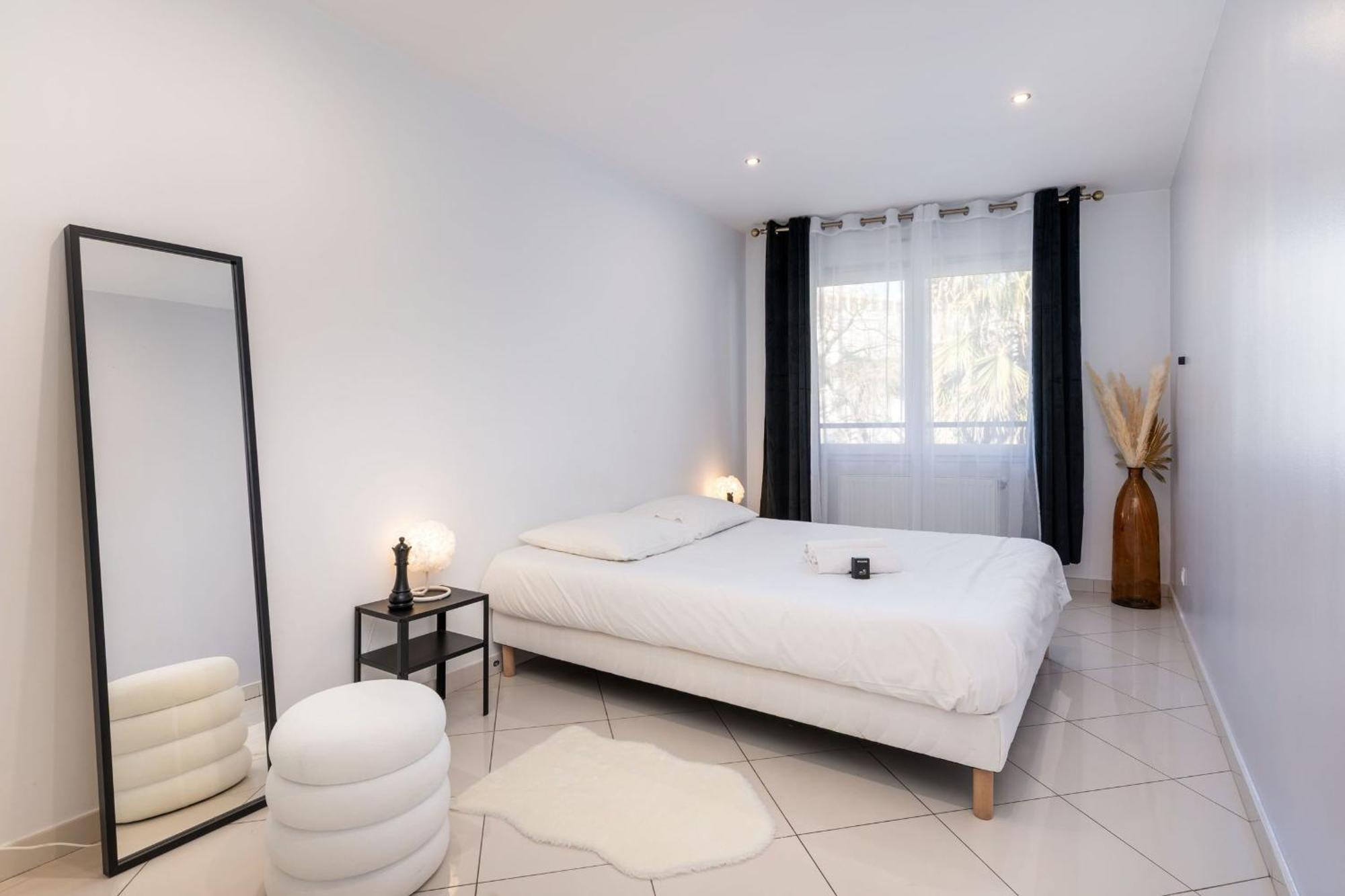 Maison Frappaz - 4 Bedrooms With Garden Βιλερμπάν Εξωτερικό φωτογραφία